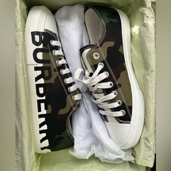 Burberry Larkhall Camo Branded Sneaks NWT - Picture 1 of 8
